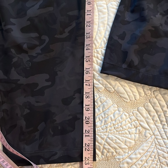 Lululemon High Rise Cropped Pant Camo Black EUC‼️ - Picture 4 of 7